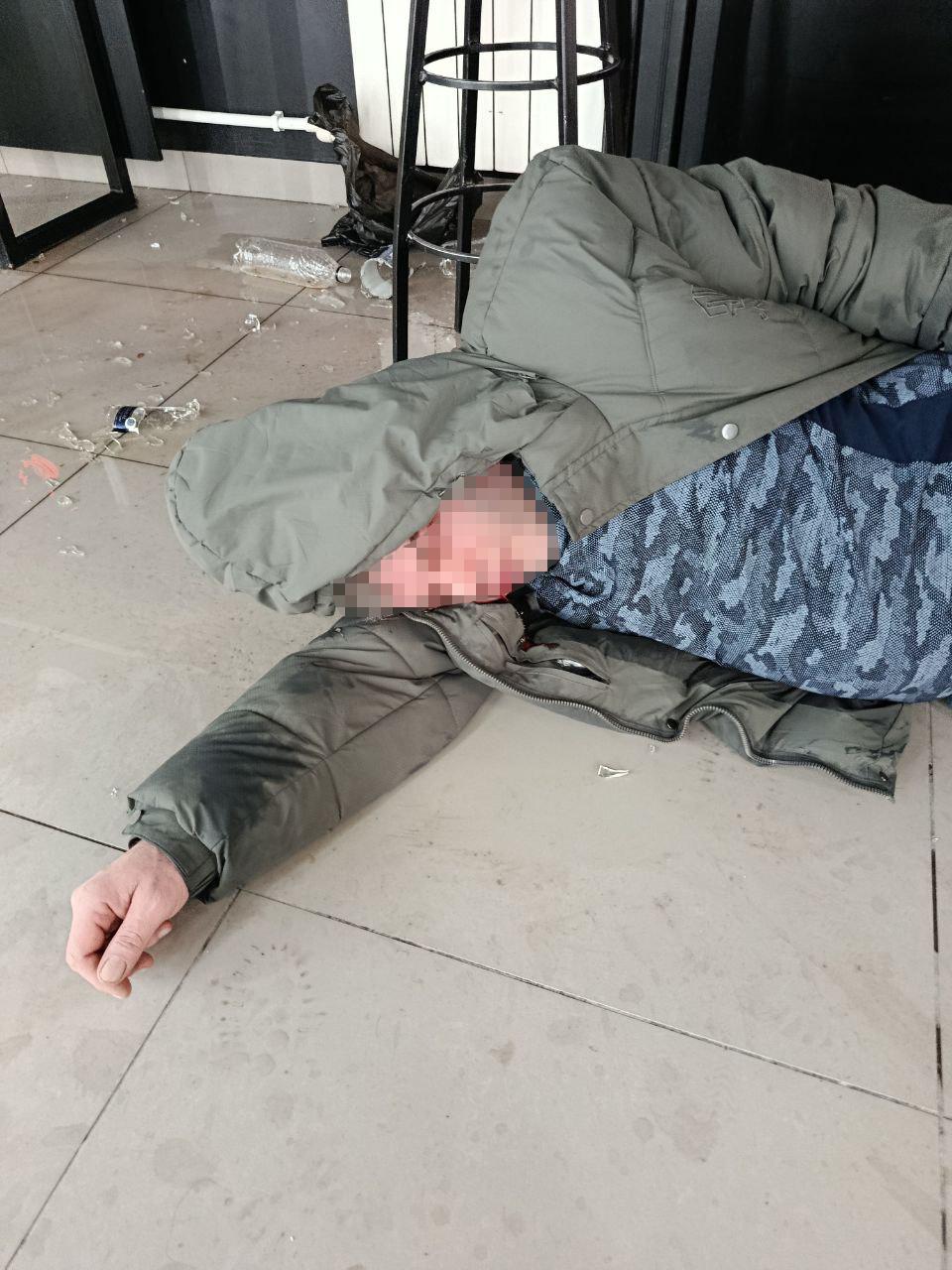 Фото В Новосибирске пьяный посетитель кафе на Петухова устроил стрельбу из пистолета 3